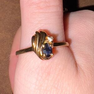 Vintage Elegant Gold and Black Stone Ring Size 10
